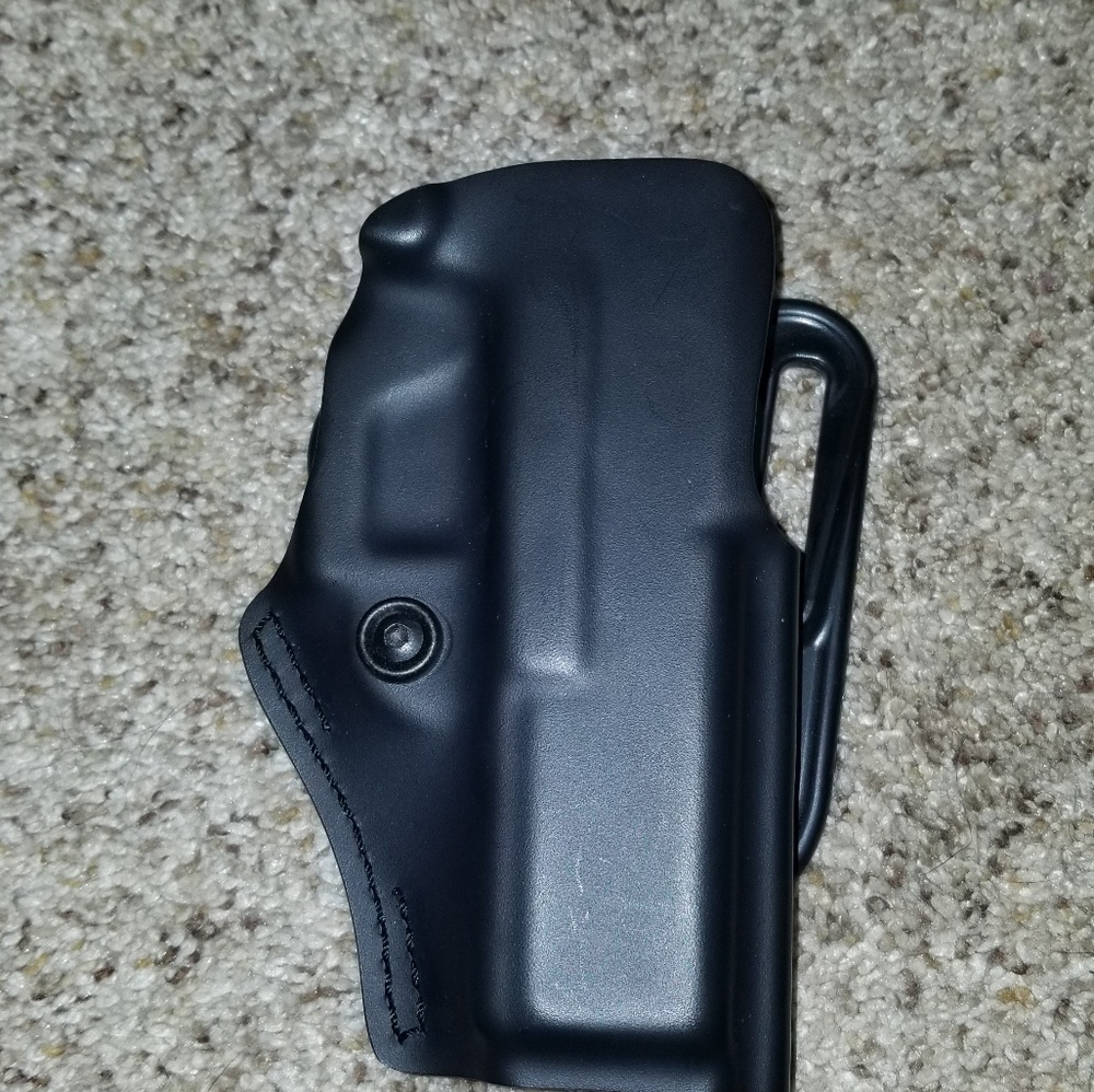 Glock 17/22 Safariland Holster